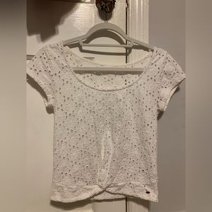 American Eagle — White Detailed Short-Sleeved Tee
